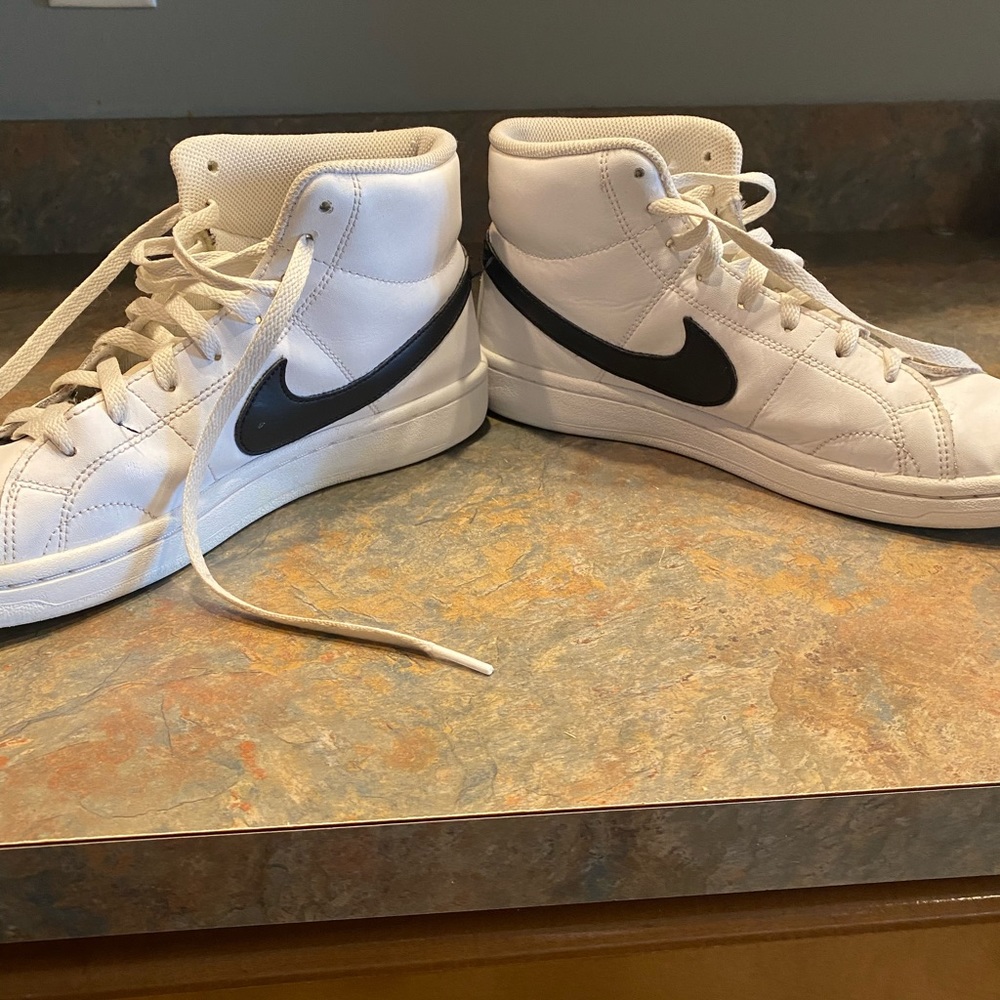 Barely worn Nike Court Royale 2.